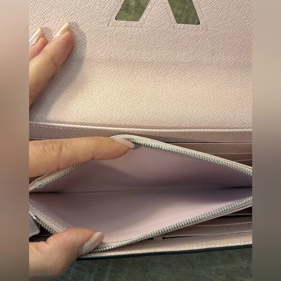 🩷✨SOLD✨🩷Louis Vuitton Pink Epi Twist Lock Long Wallst - Picture 6 of 9
